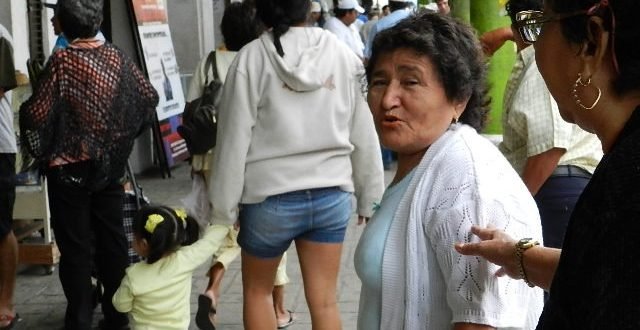 Por llegada de frente frío progreseños sacan del armario sus abrigos