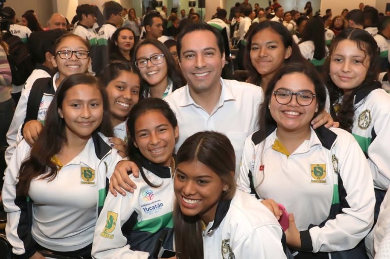 Gobernador Mauricio Vila Dosal anuncia rehabilitación del estadio “General Salvador Alvarado”