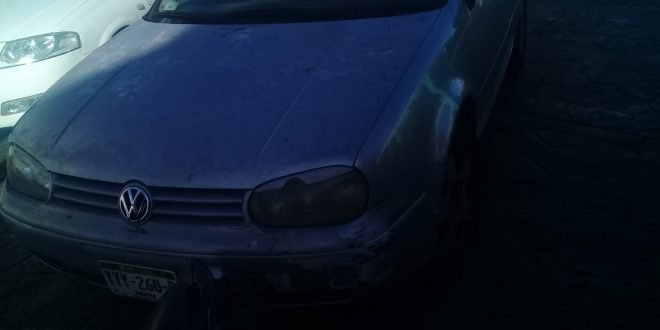 Golf se vuela el alto y se lleva de corbata a motociclista