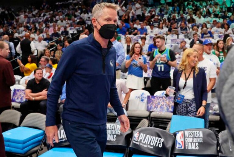 Estrella de la NBA Steve Kerr estalló por masacre en escuela de Texas: «¿Cuándo vamos a hacer algo?»