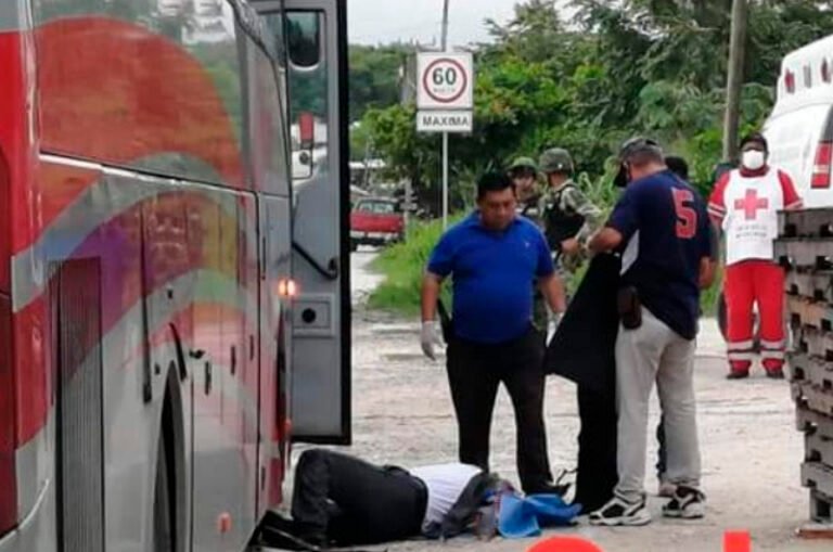 Muere prensado conductor de ADO en Xpujil, Campeche