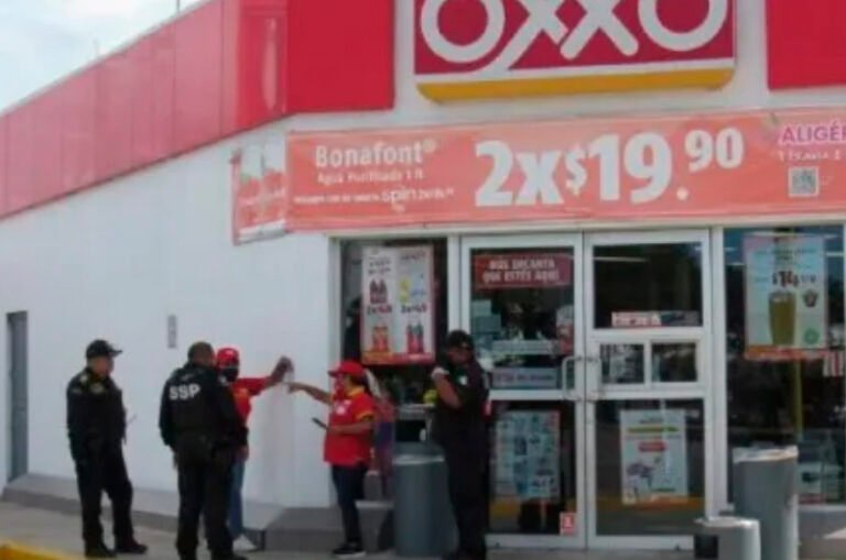 Apuñalan a un hombre con arma blanca afuera de un Oxxo en Mérida